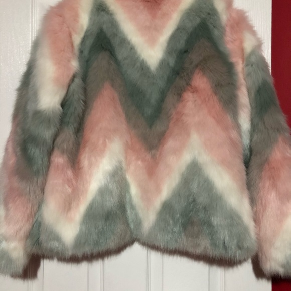 Faux fur coat - Picture 2 of 2